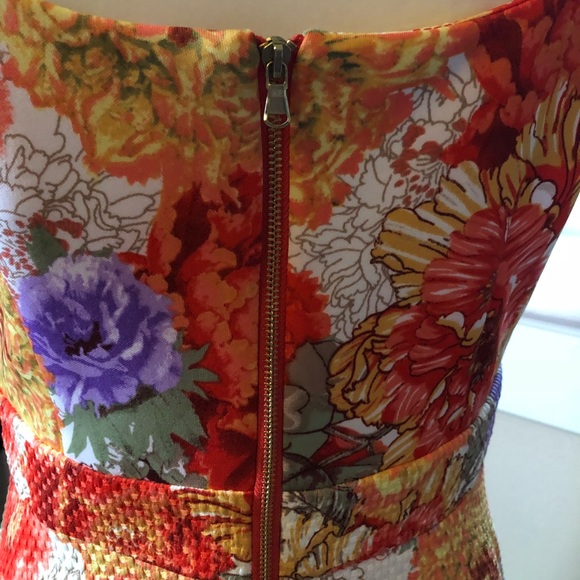 Floral Dress with Pockets!  🎀 - Picture 4 of 5